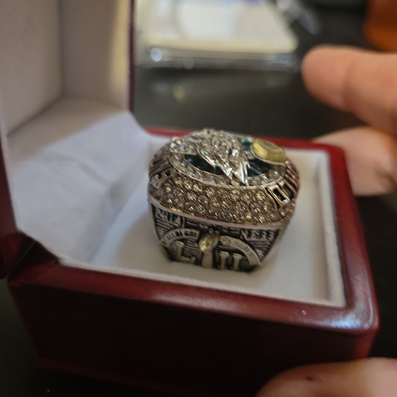 Eagles Championship ring rep. - Picture 15 of 16